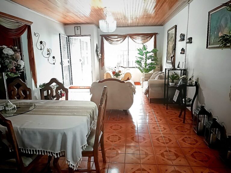 For Sale: 3 Home Property in Poás