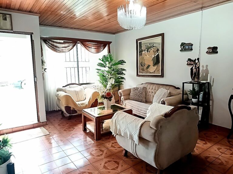 For Sale: 3 Home Property in Poás