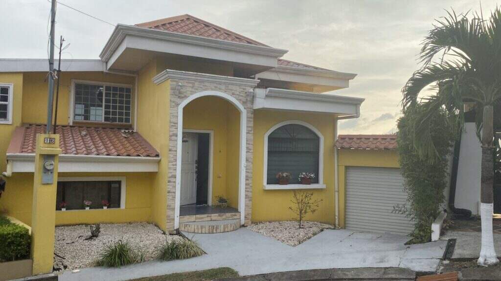 Unique house for sale in Grecia –