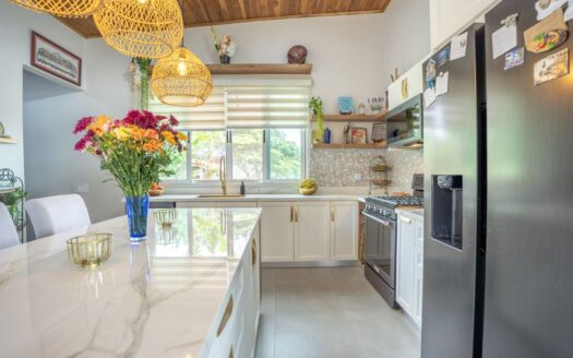 Single story Furnished Home For Sale, Grecia Costa Rica –