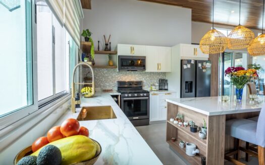 Single story Furnished Home For Sale, Grecia Costa Rica –