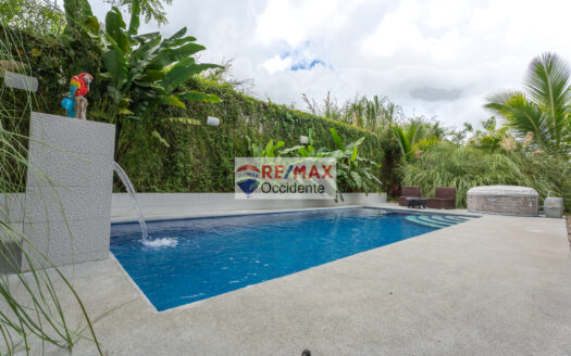 Modern Home with pool for Sale in Ciudad Quesada, Costa Rica – $359,900