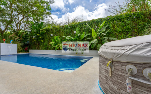 Modern Home with pool for Sale in Ciudad Quesada, Costa Rica – $359,900