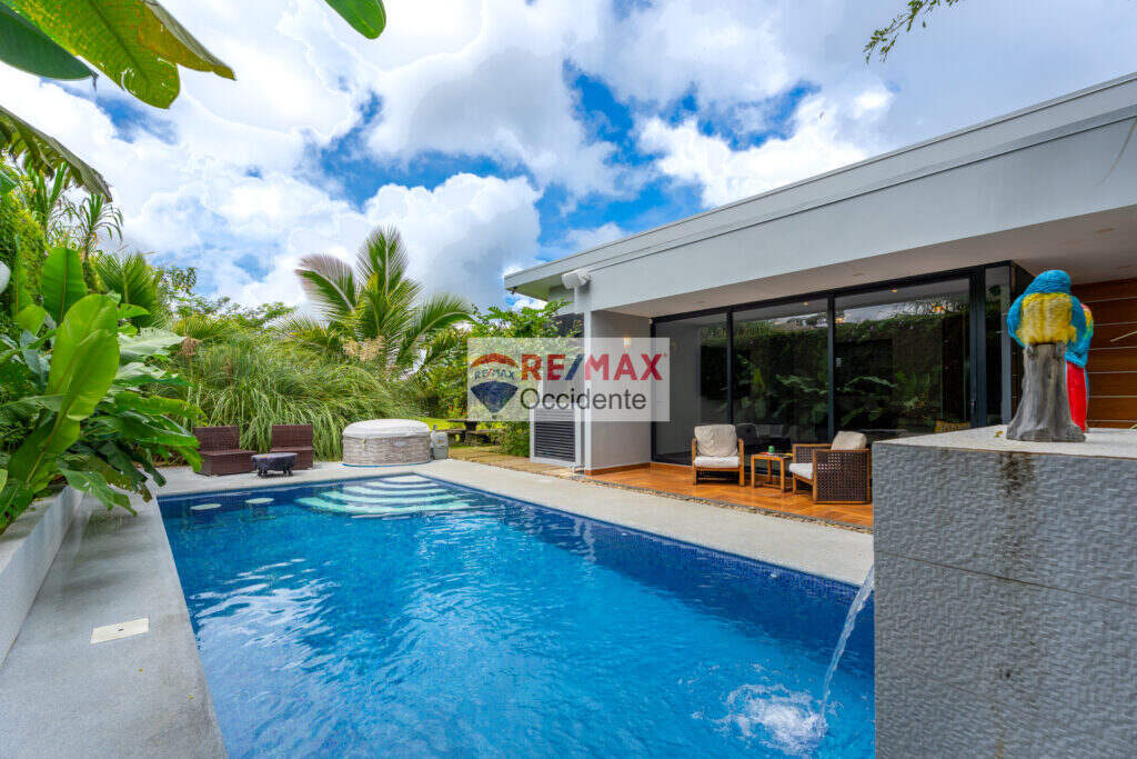 Modern Home with pool for Sale in Ciudad Quesada, Costa Rica – $359,900