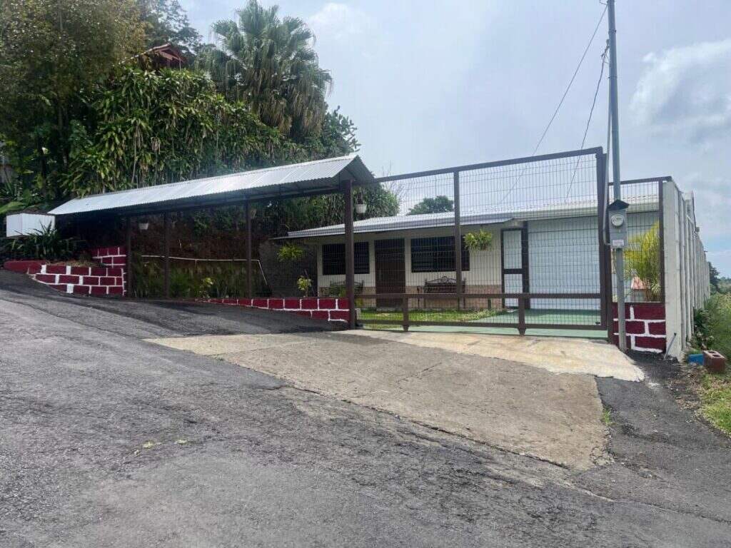 Cozy house For Sale in Grecia ,Costa Rica –
