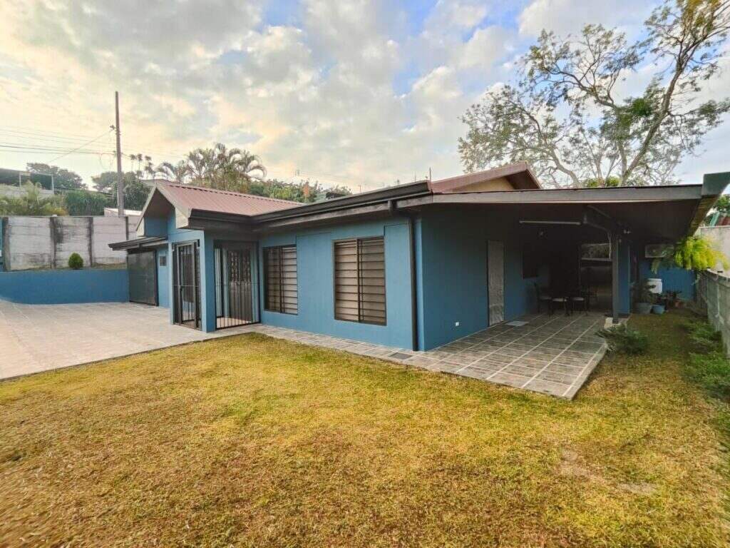Blue House for sale, Grecia Alajuela –