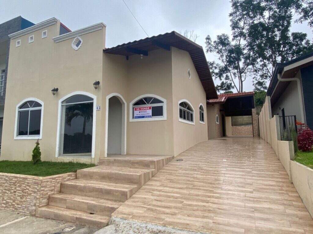 House for Sale – Gated Community in Grecia, Costa Rica –