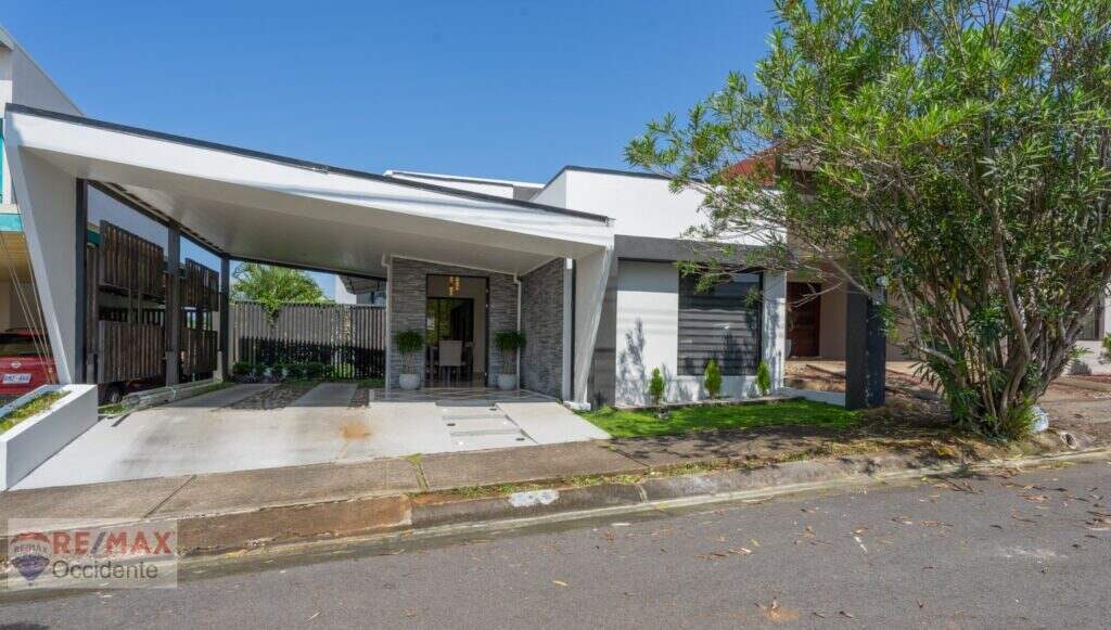Lorenzo House For sale located in Grecia –