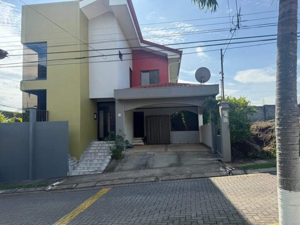 Furnished House for sell, Puente de Piedra Grecia –