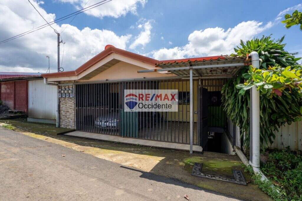 Spacious 3-Bedroom Home with Dual Income Apartments | Prime Location on 822 Sq Ft Lot –