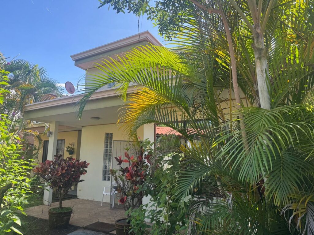Cozy Furnished home for Rent in Sarchí, Costa Rica – $1,000/month –
