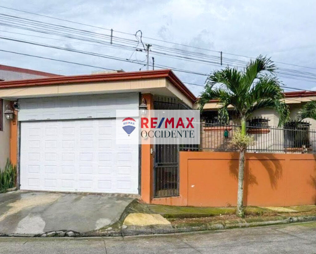 House for Sale in Grecia: Opportunity in a High-Value Area Near Downtown