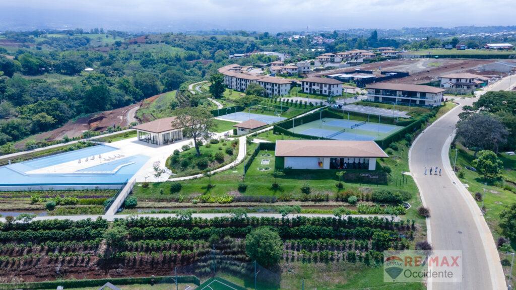 Your Pura Vida Awaits!Luxury Apartment in Exclusive Grecia Gated Community