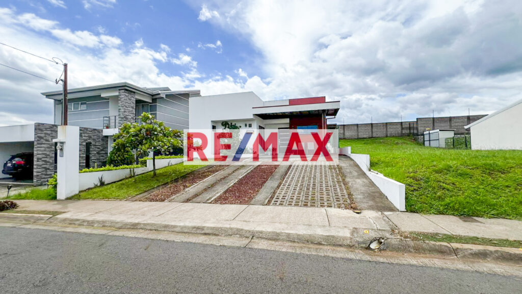 Home for sale in a gated community – Comfort, style, and move-in ready.