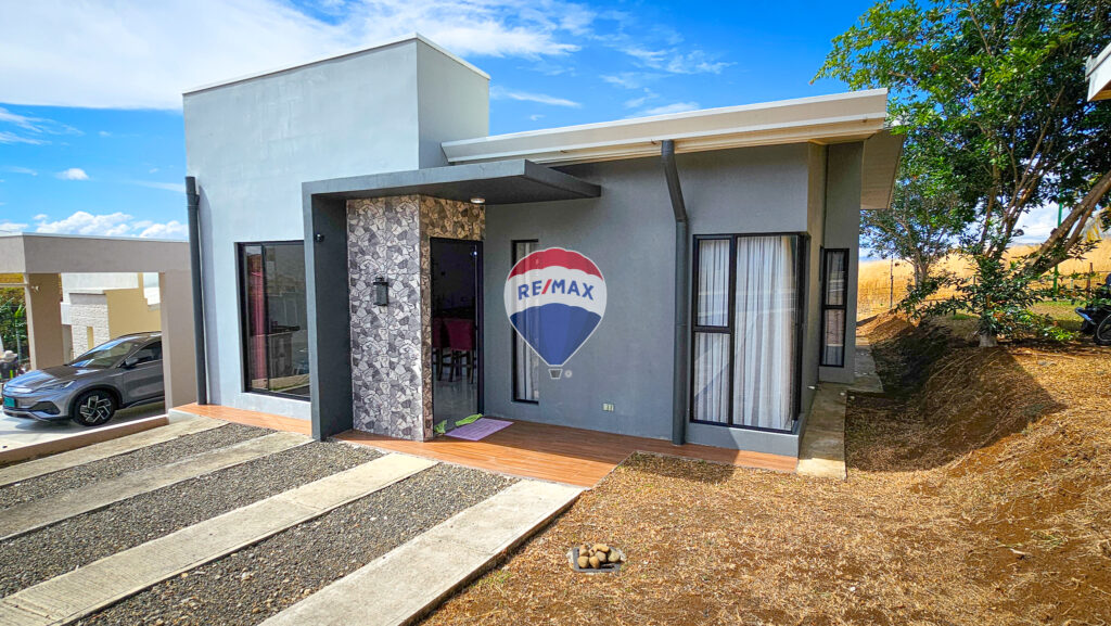 Casa amueblada de 2 habitaciones en alquiler en Condominio Oasis Grecia – $950