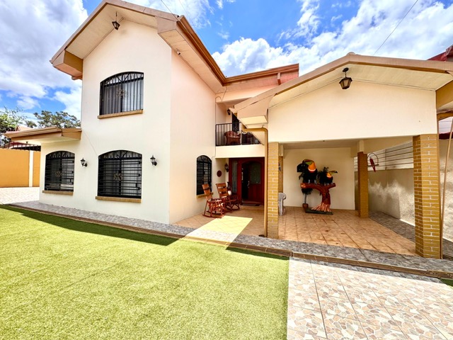 Fully Furnished 4BR Turn-Key Home with Pool near Grecia