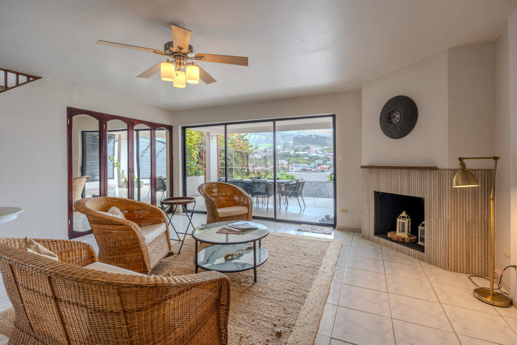 HOUSE FOR RENT IN ZARCERO — Fresh Air, Mountain Views & Pura Vida!