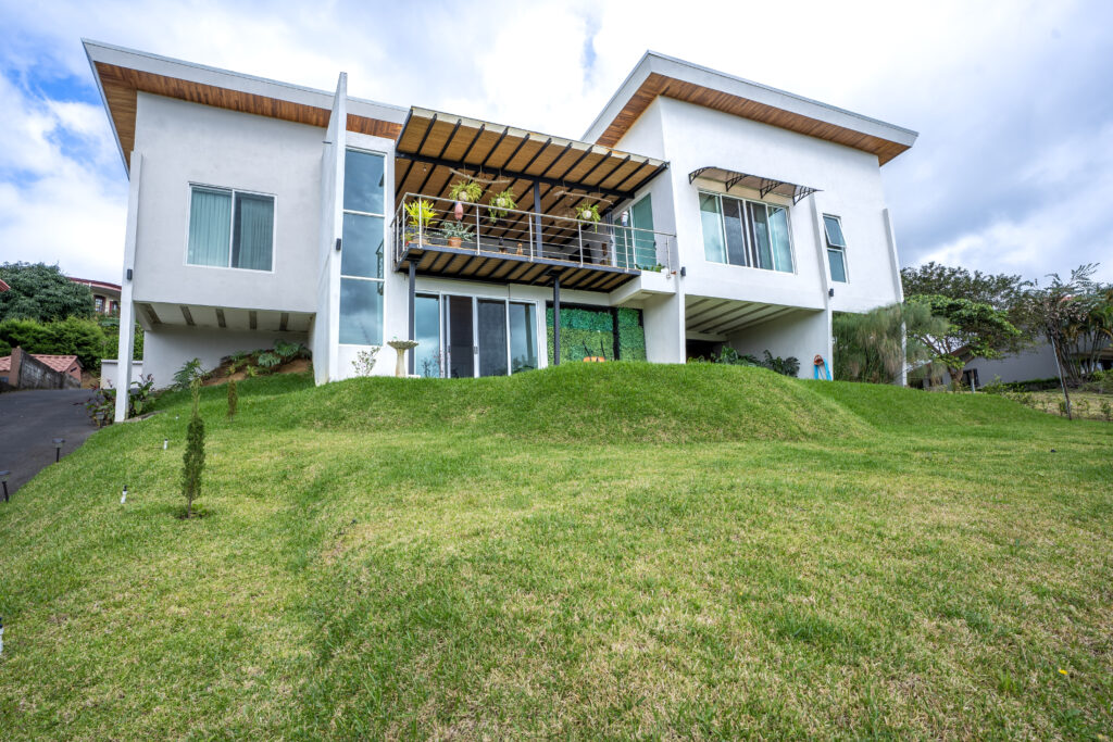 Moderm Single for rent Furnished story home Grecia Costa Rica