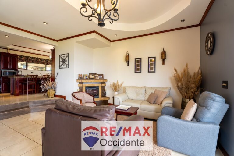 House for sale, Sarchí, La Luisa.