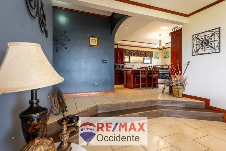 House for sale, Sarchí, La Luisa.