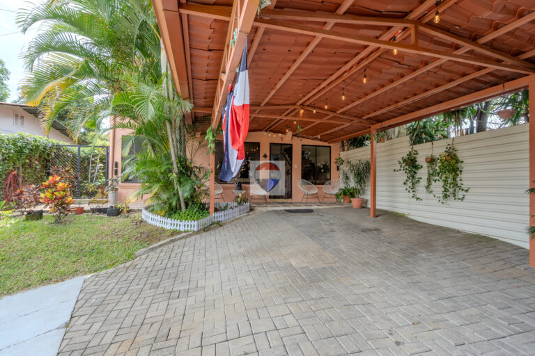 Two-Level Home for Sale in Grecia | Panoramic Views