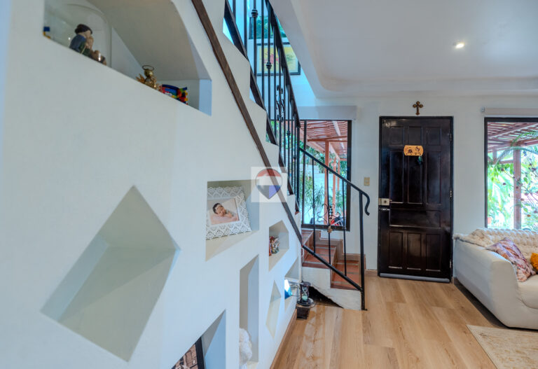 Two-Level Home for Sale in Grecia | Panoramic Views