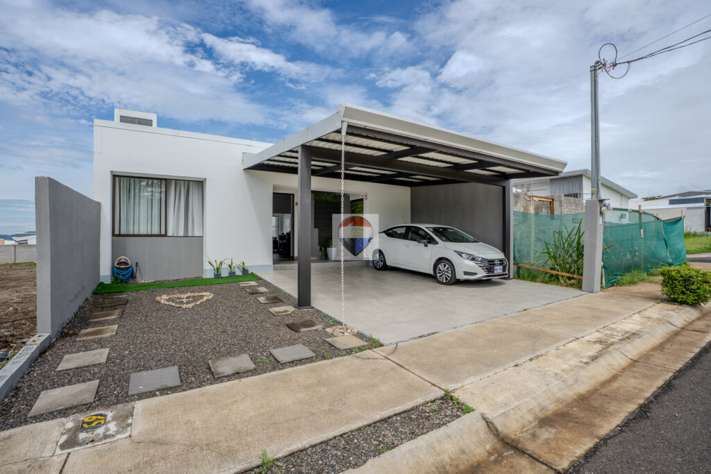 Modern 2-Bedroom Home in Gated Community in Tacares, Grecia