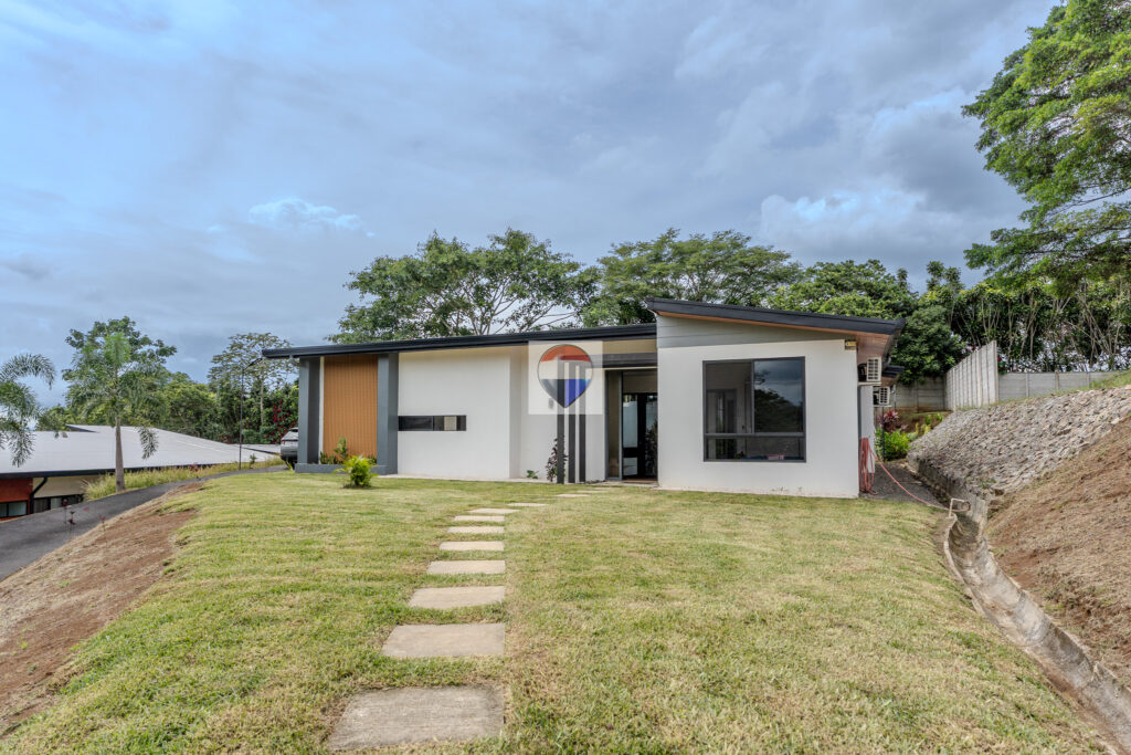 SE VENDE CASA DE OPORTUNIDAD EN NARANJO.