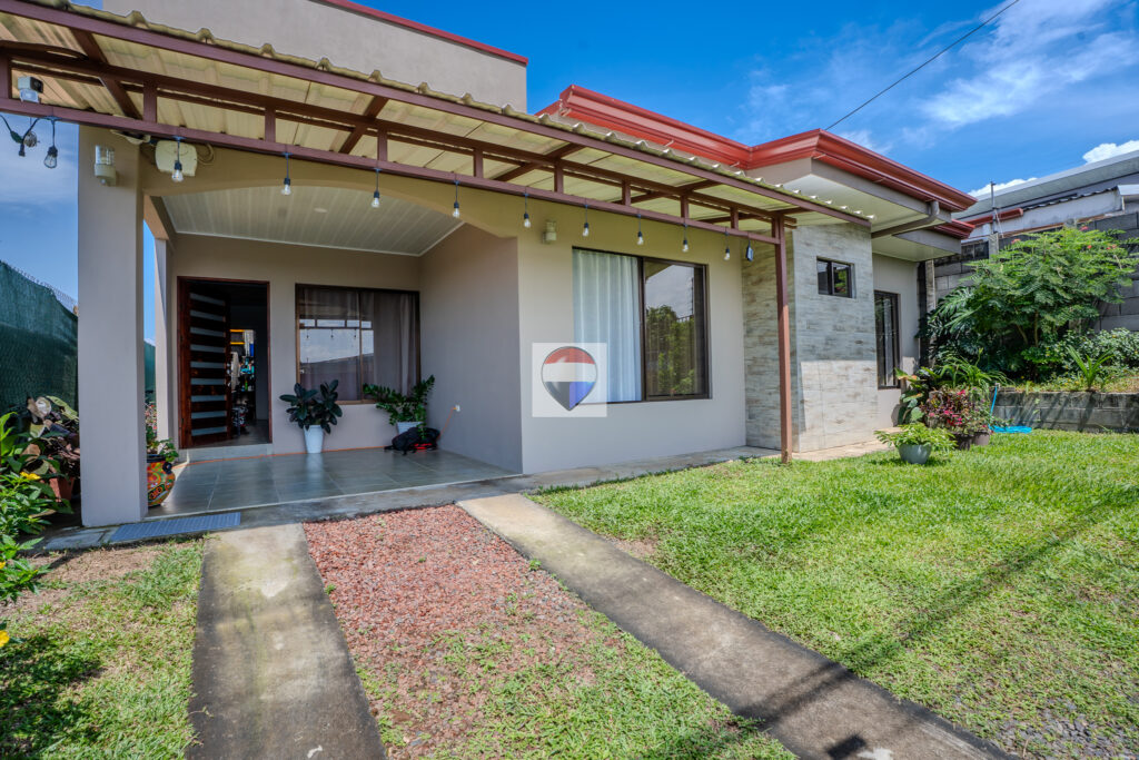 Casa La Arena en Venta- Grecia, Costa Rica